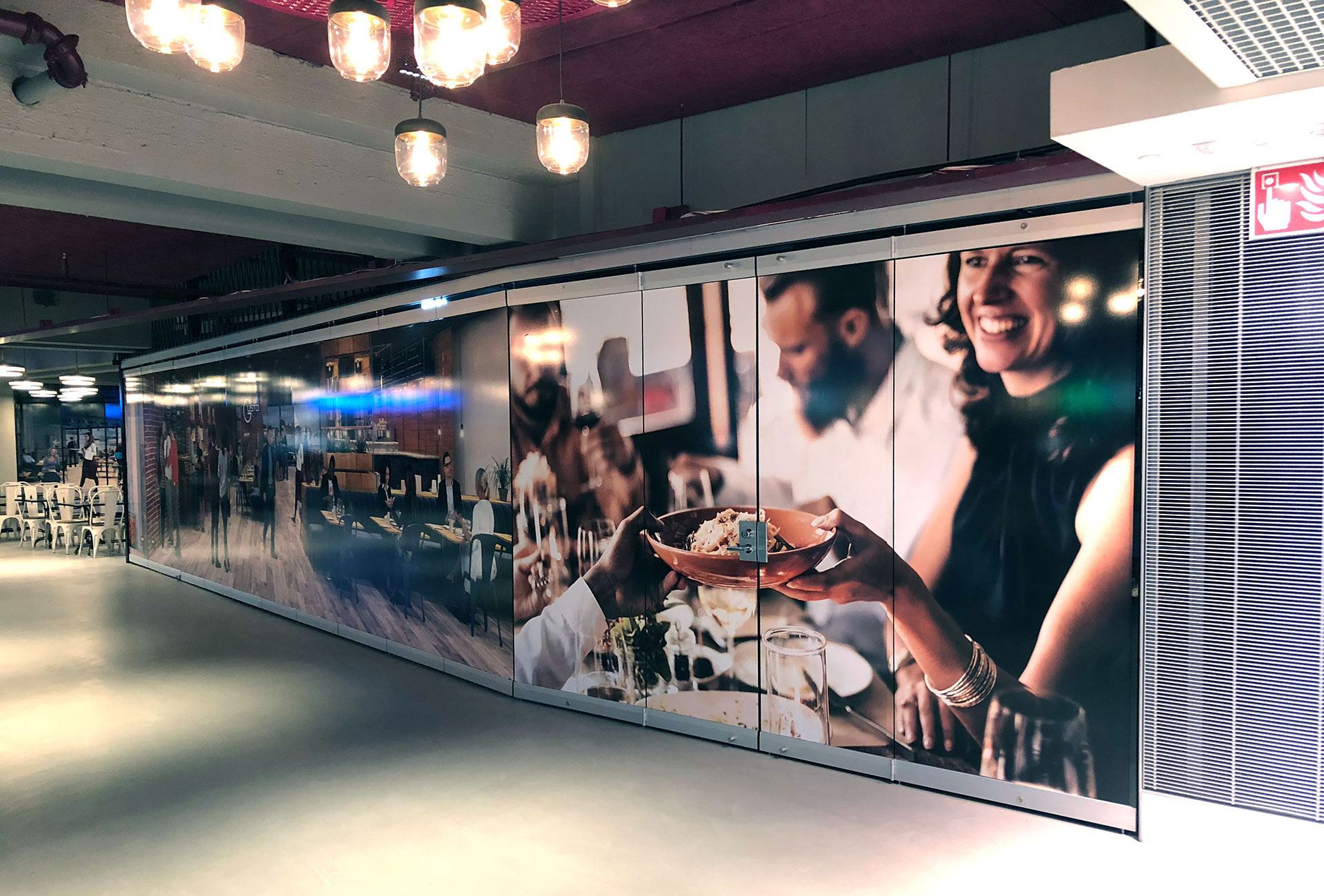 Kauppakeskuksen lasiseinät