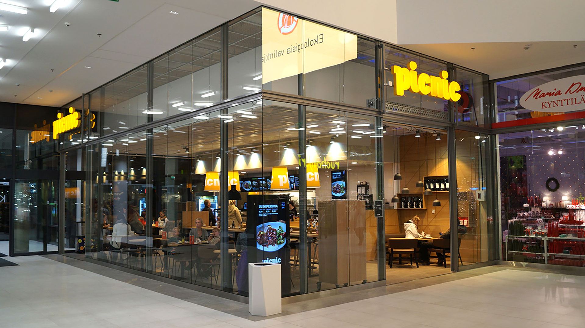 Kauppakeskuslasiseinät – GM Shopfront